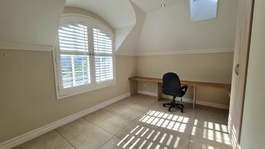5 Bedroom Property for Sale in The Village Western Cape